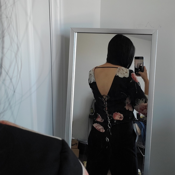 Like-New Dynamite Floral Blouse w/ Back Detailing - Picture 5 of 5